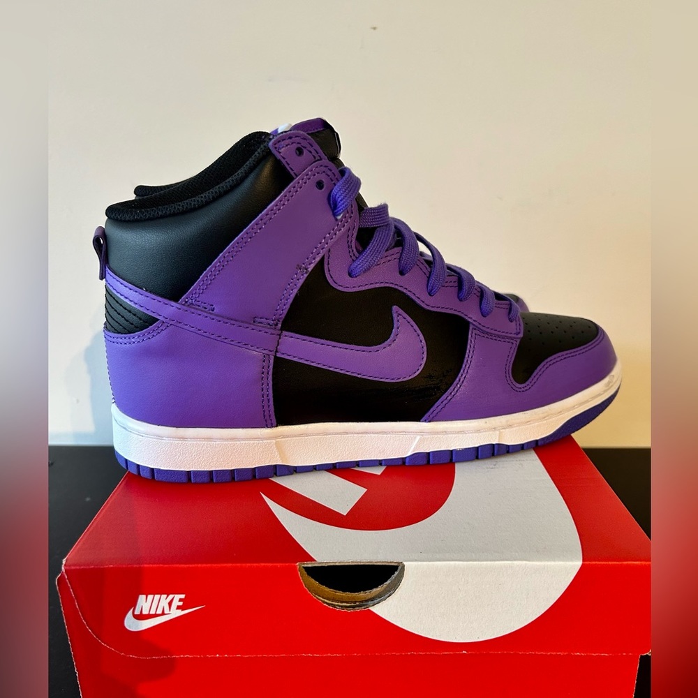 Men’s Purple and black Nike Dunks size 9